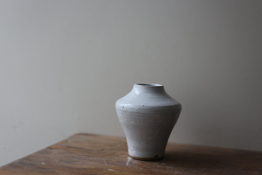 Small Diamond Vase in Oatmeal
