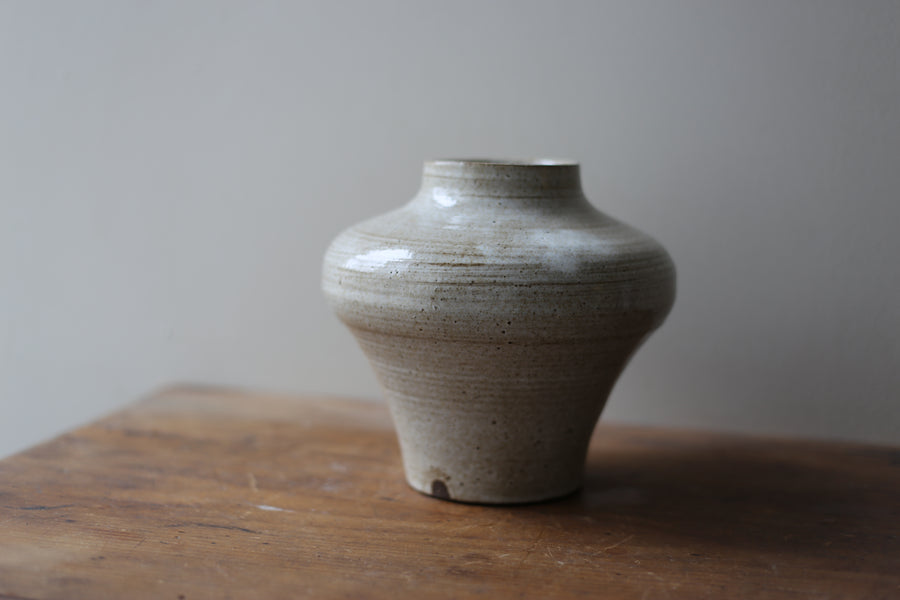Large Speckled Vase in Oatmeal on Dark Clay